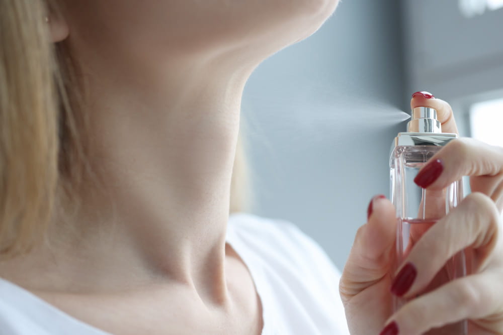 Woda toaletowa a perfumy różnica: EDT, EDP i Extrait pod lupą